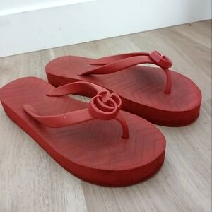 Hibiscus Red Platform Flip-Flops With GG Emblem